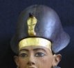 4e - Khepresh : La couronne bleue; symbole de puissance et de triomphe militaire, ici sur la tte de Toutankhamon.