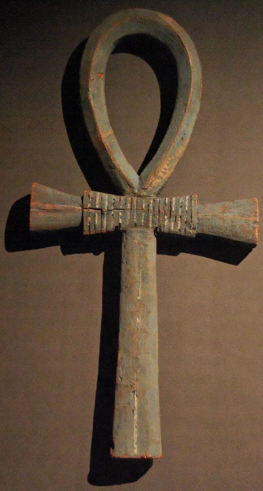 20a - Ankh : La croix de vie; son symbole hiroglyphique signifie  vivre  ou  la vie . Elle tait directement associe aux dieux et  lternit. Mais elle avait encore beaucoup dautres significations qui se sont rajoutes au fil des sicles. Le pharaon la portait souvent dans sa main en signe de son appartenance divine et pour rappeler que les dieux, aprs sa mort, lattendait pour une vie ternelle.